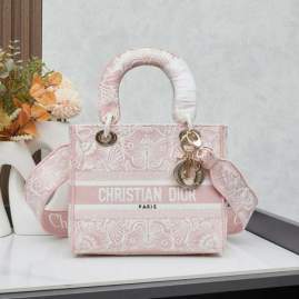 Picture of Dior Handbags _SKUfw239223820fw